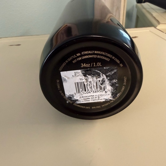 Stanley 34oz Black Stainless Vacuum Bottle 1.0L Minor Dent - Picture 5 of 7
